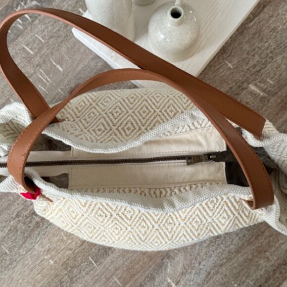 Jen & Co Diamond Woven Tote - EUC - Picture 3 of 12